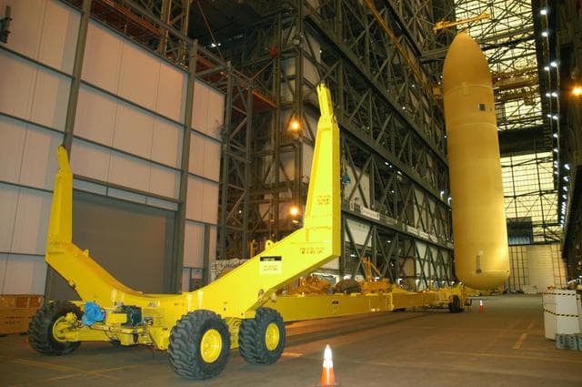 NASA image: KSC-04pd2130