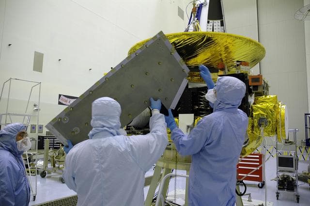 NASA image: KSC-05pd2312