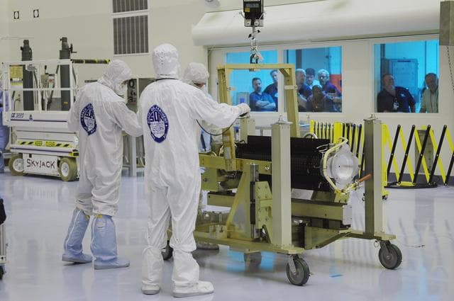 NASA image: KSC-05pd2470