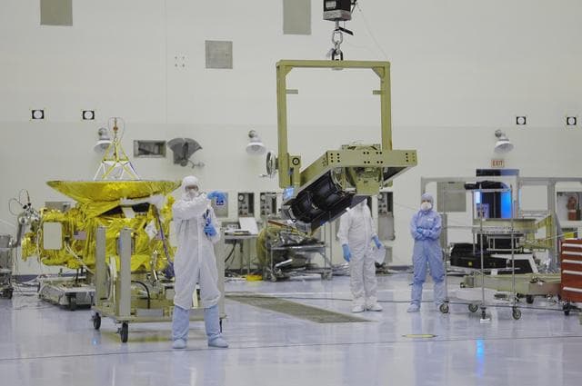 NASA image: KSC-05pd2471