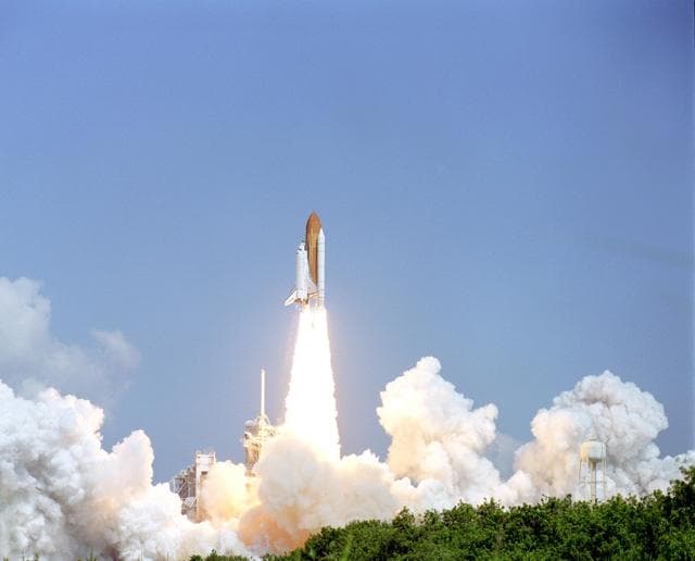 NASA image: KSC-05pp1768