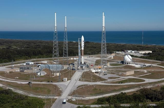 NASA image: KSC-06pd0071