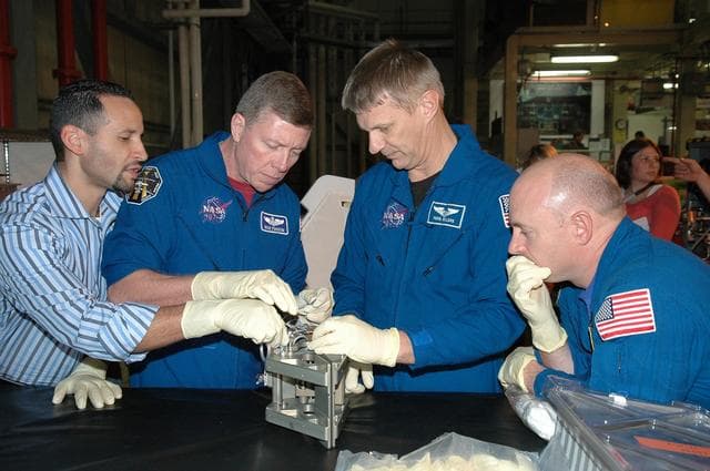 NASA image: KSC-06pd0301