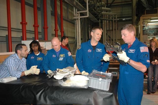NASA image: KSC-06pd0305