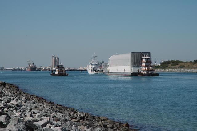 NASA image: KSC-06pd0402