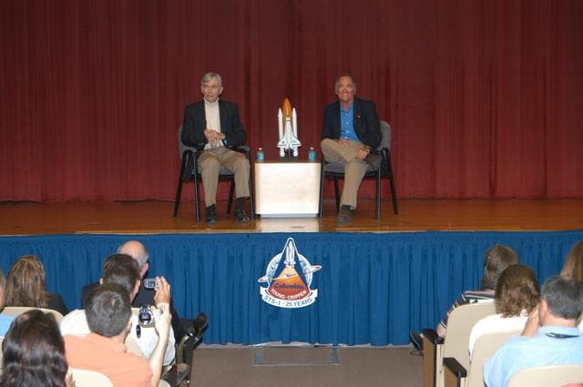 NASA image: KSC-06pd0590