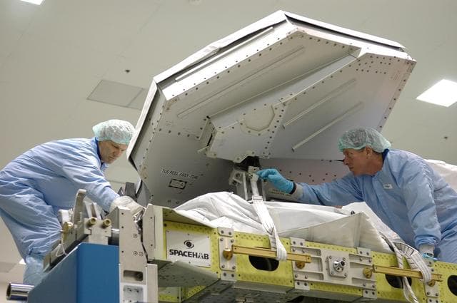 NASA image: KSC-06pd0739