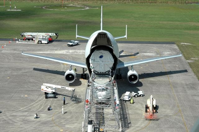NASA image: KSC-06pd0954