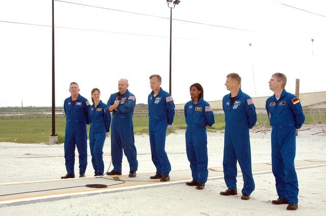 NASA image: KSC-06pd1053