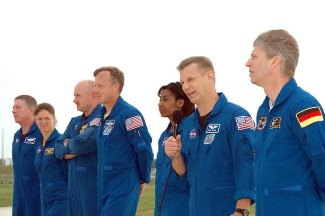 NASA image: KSC-06pd1054