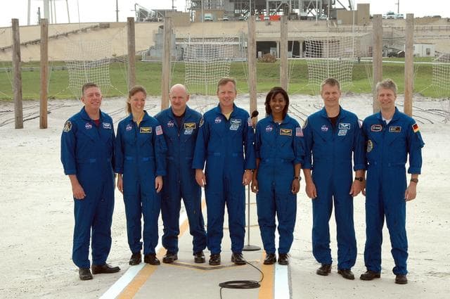 NASA image: KSC-06pd1057