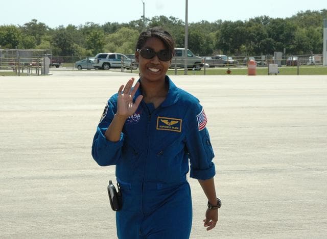 NASA image: KSC-06pd1127