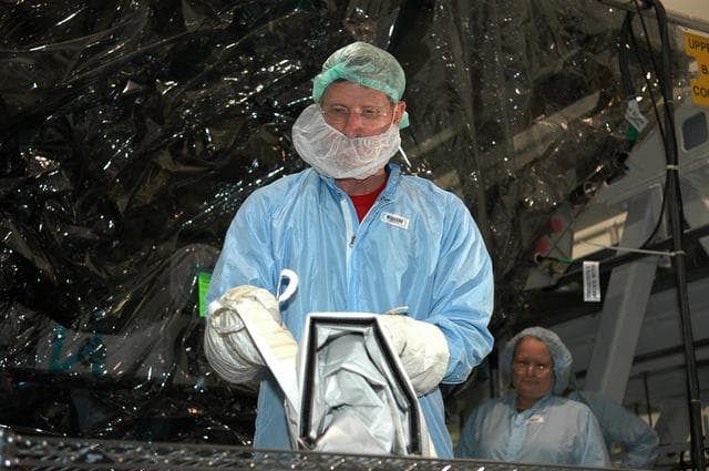 NASA image: KSC-06pd1176