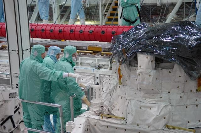 NASA image: KSC-06pd1213