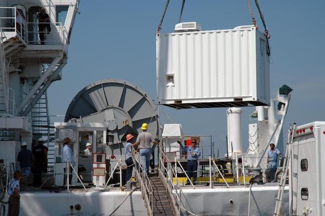 NASA image: KSC-06pd1270