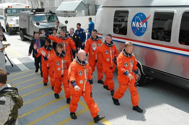 NASA image: KSC-06pd1329