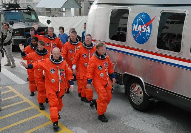 NASA image: KSC-06pd1379