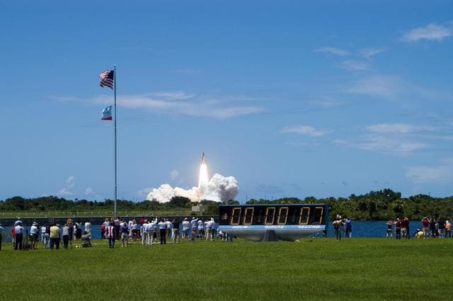 NASA image: KSC-06pd1414