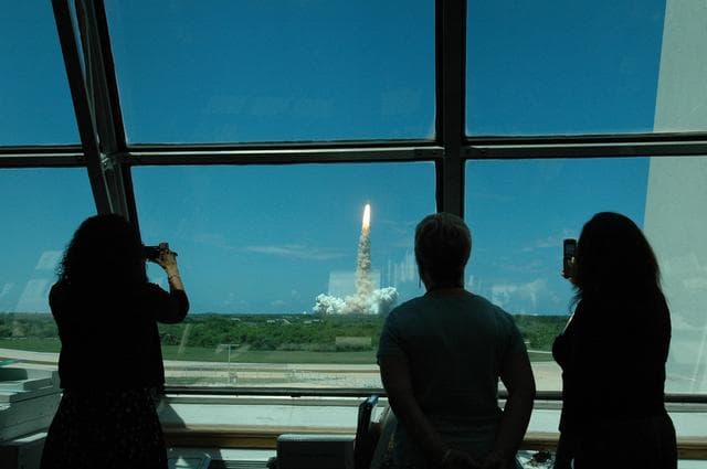 NASA image: KSC-06pd1417