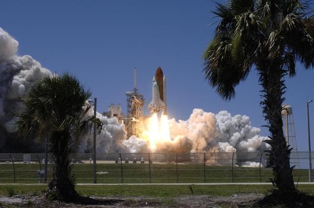 NASA image: KSC-06pd1439
