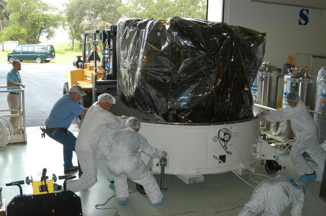 NASA image: KSC-06pd1527