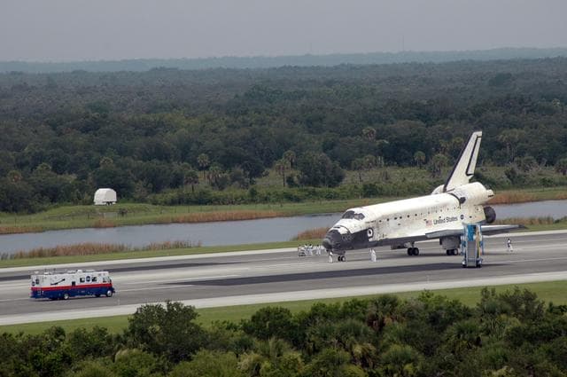 NASA image: KSC-06pd1592