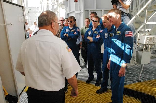 NASA image: KSC-06pd1776