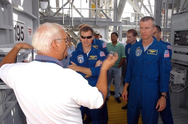 NASA image: KSC-06pd1777