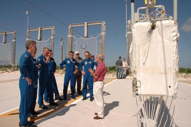 NASA image: KSC-06pd1783