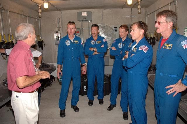 NASA image: KSC-06pd1789