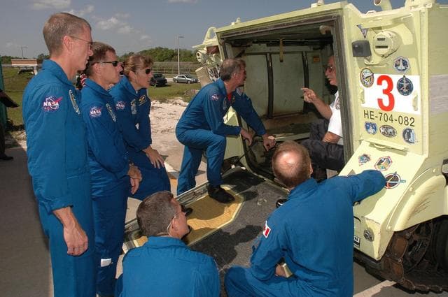 NASA image: KSC-06pd1792