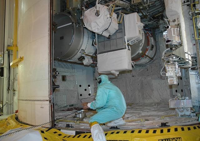 NASA image: KSC-06pd1917