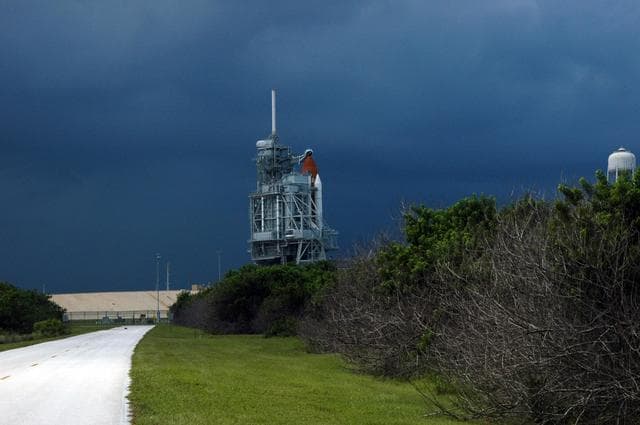 NASA image: KSC-06pd1937