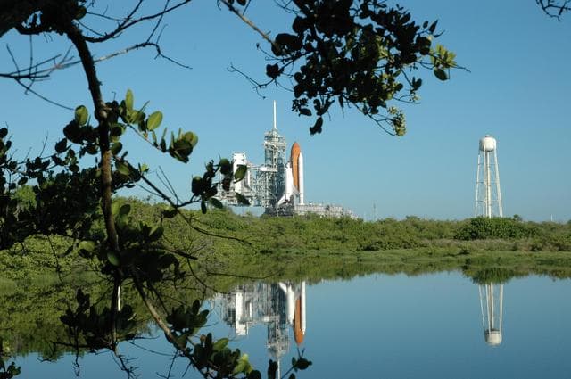 NASA image: KSC-06pd1972
