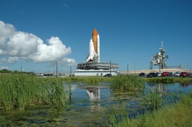 NASA image: KSC-06pd1975
