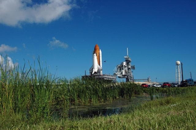 NASA image: KSC-06pd1984