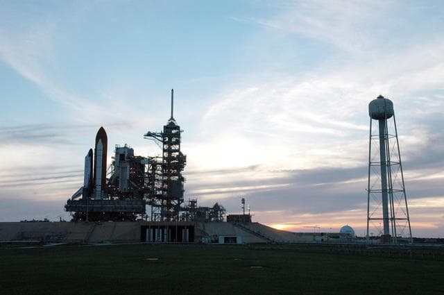 NASA image: KSC-06pd2005