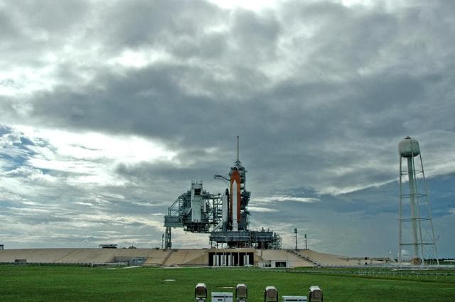 NASA image: KSC-06pd2042