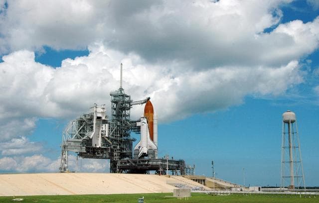 NASA image: KSC-06pd2054
