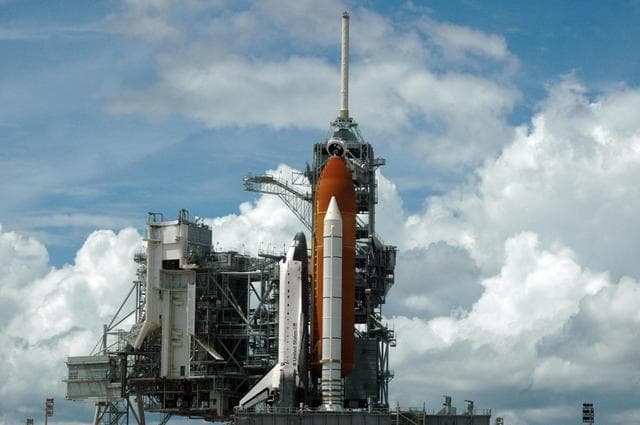 NASA image: KSC-06pd2056