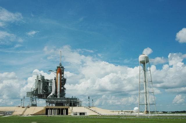 NASA image: KSC-06pd2057