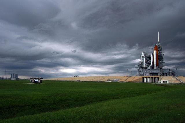 NASA image: KSC-06pd2066