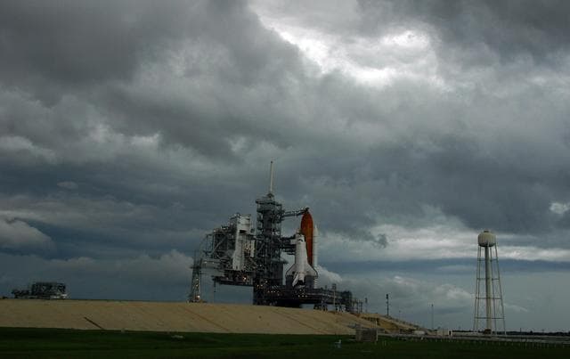 NASA image: KSC-06pd2067