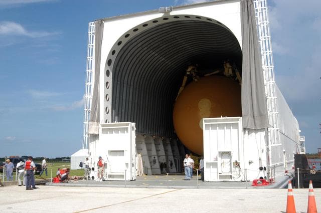 NASA image: KSC-06pd2176