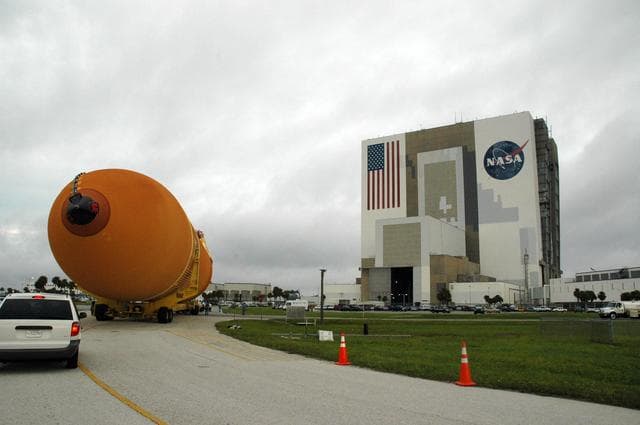 NASA image: KSC-06pd2179