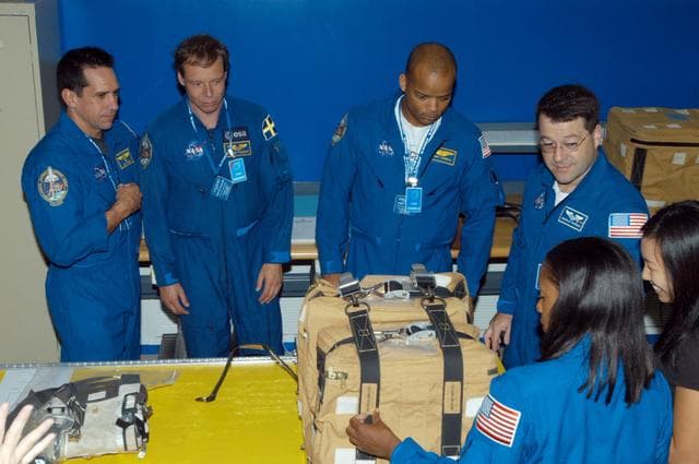 NASA image: KSC-06pd2235