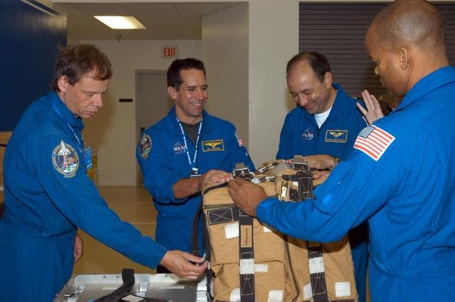 NASA image: KSC-06pd2244