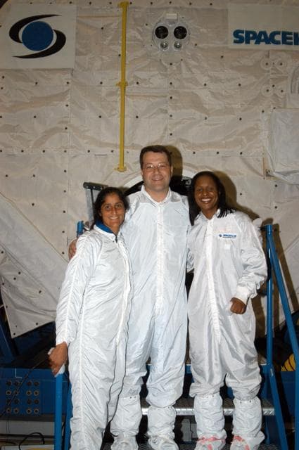 NASA image: KSC-06pd2254