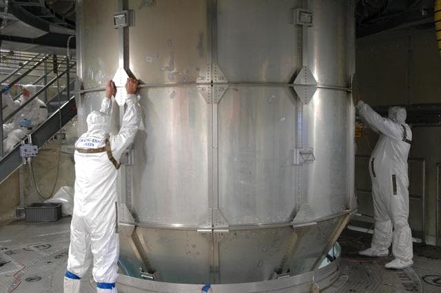 NASA image: KSC-06pd2275
