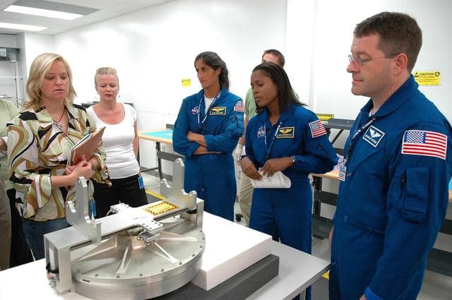 NASA image: KSC-06pd2302